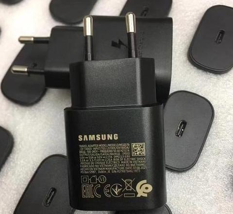三星s10原装充电器是几瓦的